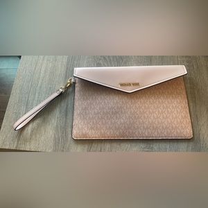 Michael Kors Envelope clutch